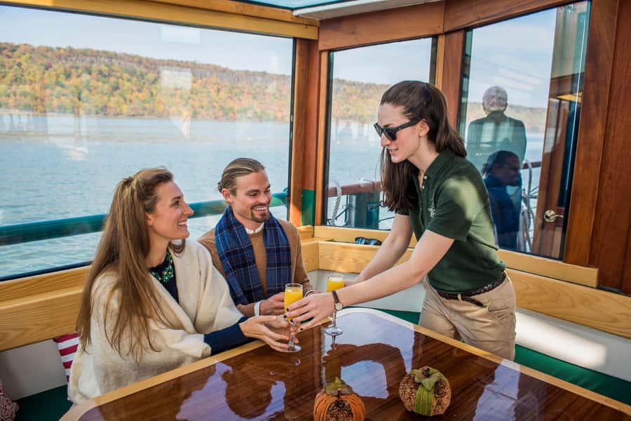 New York City: Afternoon Fall Foliage Lunch Cruise - The northbound route and Upper West Side views