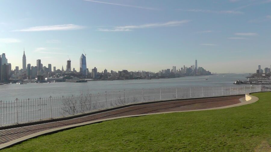 New York City: Brooklyn, Queens and Bronx Tour in Spanish - Astoria and the Greek side of Queens