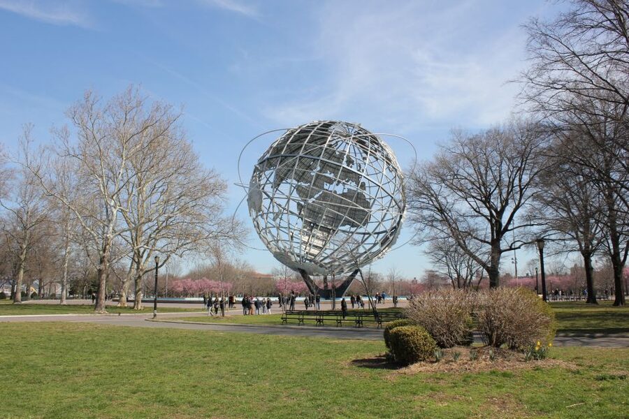 New York City: Brooklyn, Queens and Bronx Tour in Spanish - Williamsburg: new energy beside a Hasidic community