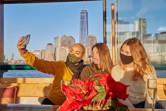New York City: Champagne, Cheese, Caviar & Sightseeing Cruise - A spacious boat, with one important atmosphere warning