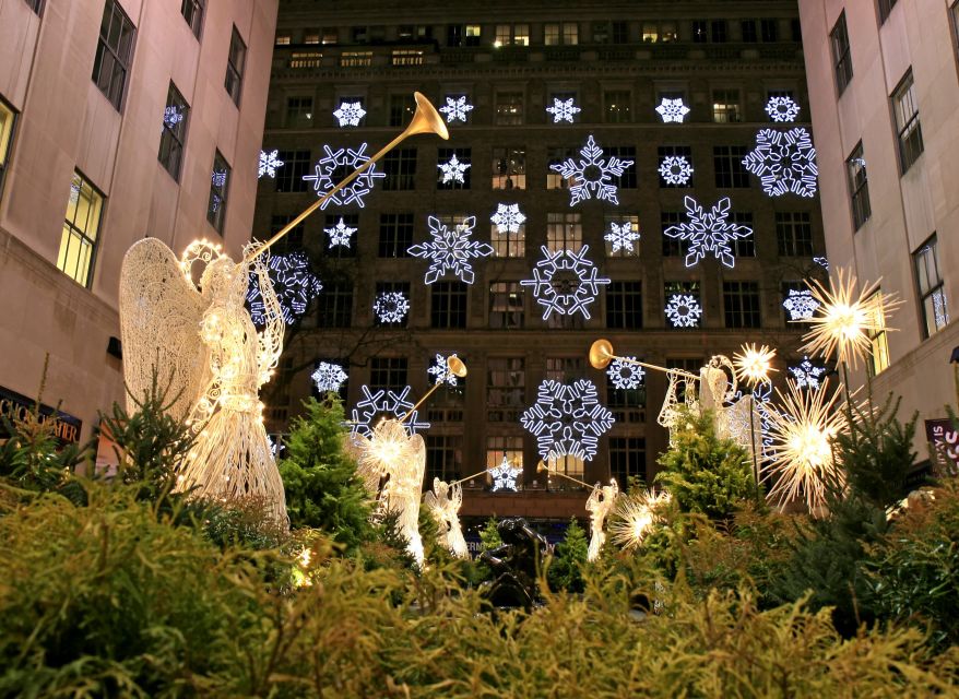 New York City: Christmas Holiday Tour of Manhattan - A brisk Christmas walk through central Manhattan