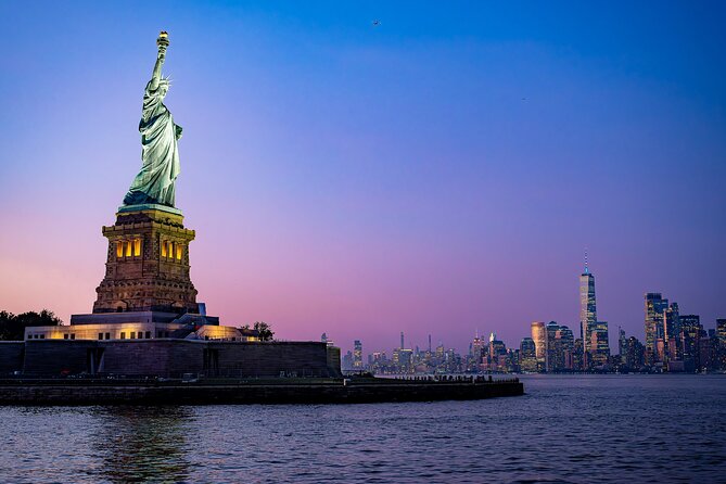 New York City Dinner Cruise on Luxury Yacht with Live Music - Why the water changes the New York view