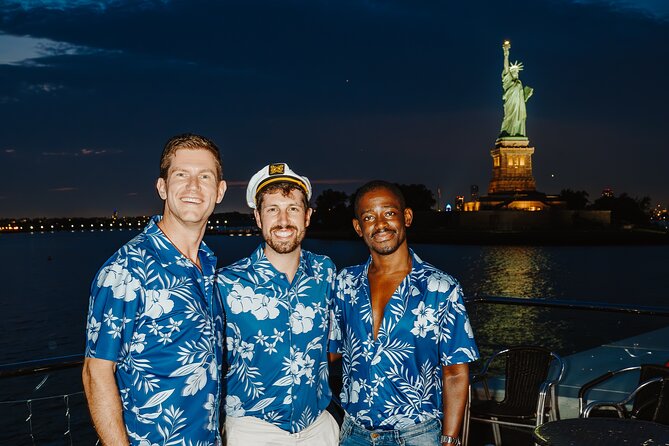 New York City Dinner Cruise on Luxury Yacht with Live Music - Live music and the mood onboard