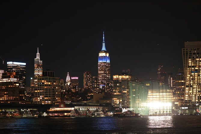 New York City Dinner Cruise on Luxury Yacht with Live Music - Under the Brooklyn Bridge