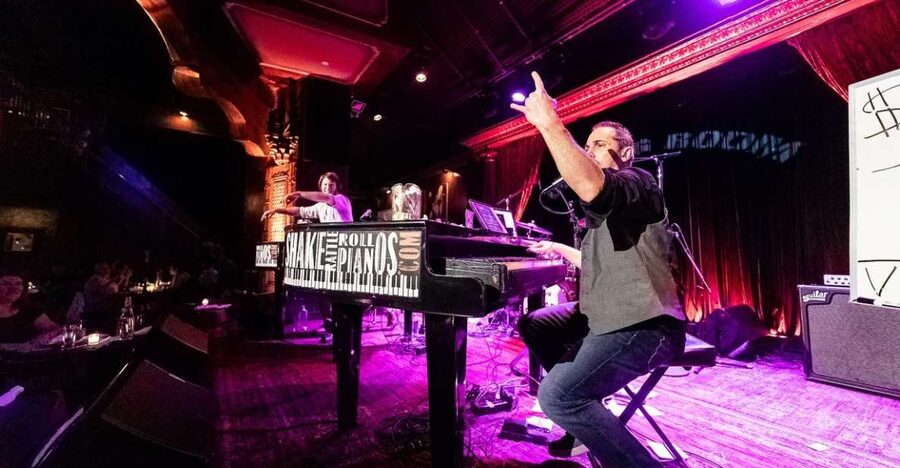 New York City: Dueling Pianos Show - How audience requests shape the music