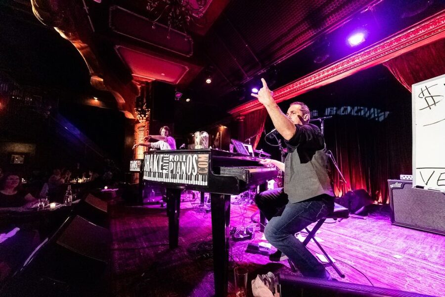New York City: Dueling Pianos Show - Who will enjoy this night most?