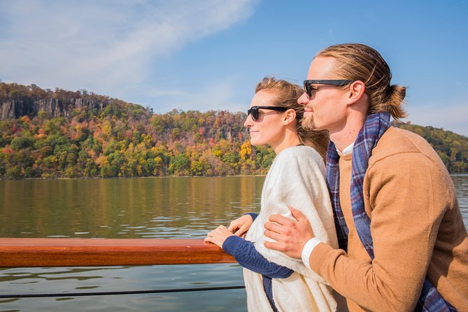 New York City Fall Foliage Brunch Cruise - The boat, seating, and pace of the morning