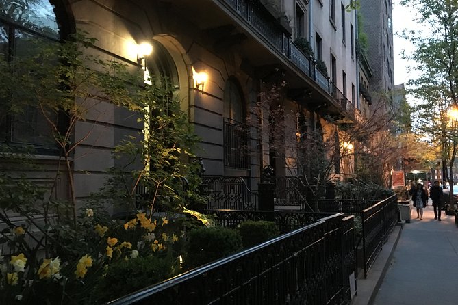 New York City Ghost Tour of Greenwich Village - Starting at Waverly Diner on Sixth Avenue