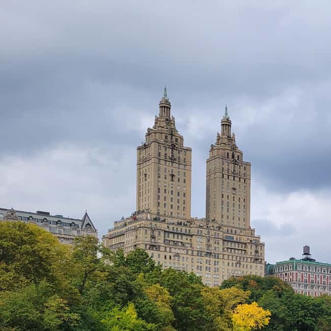 New York City: Gossip Girl Private Tour in Manhattan - The Palace Hotel and the Empire Hotel