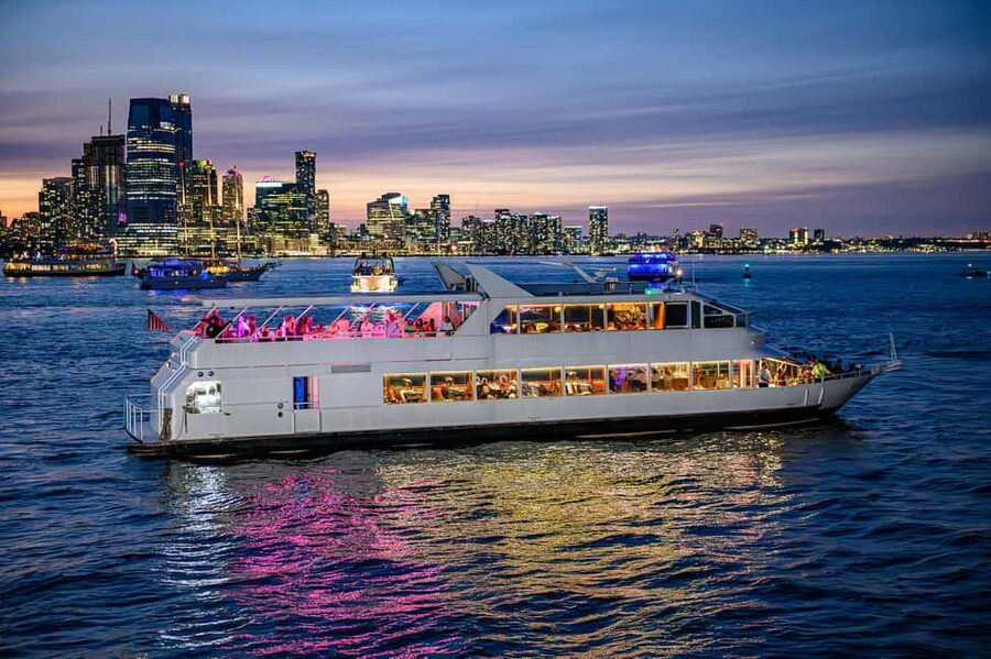 New York City: Gourmet Dinner Cruise with Live Music - Sunset, skyline, and the Statue of Liberty
