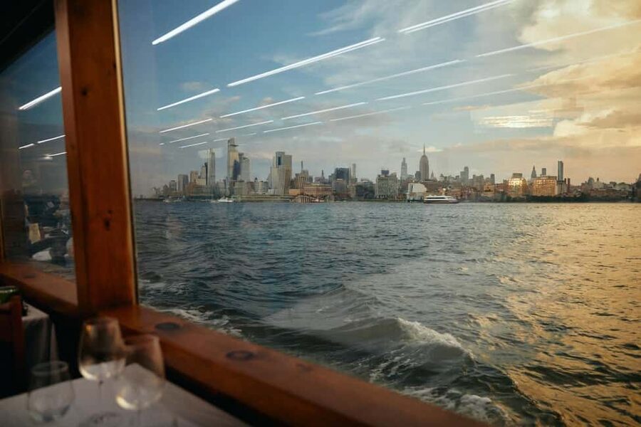 New York City: Gourmet Dinner Cruise with Live Music - Practical details that can make or break the evening