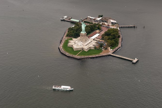 New York City Grand Island Helicopter Tour - Lower Manhattan, the Brooklyn Bridge, and Chinatown