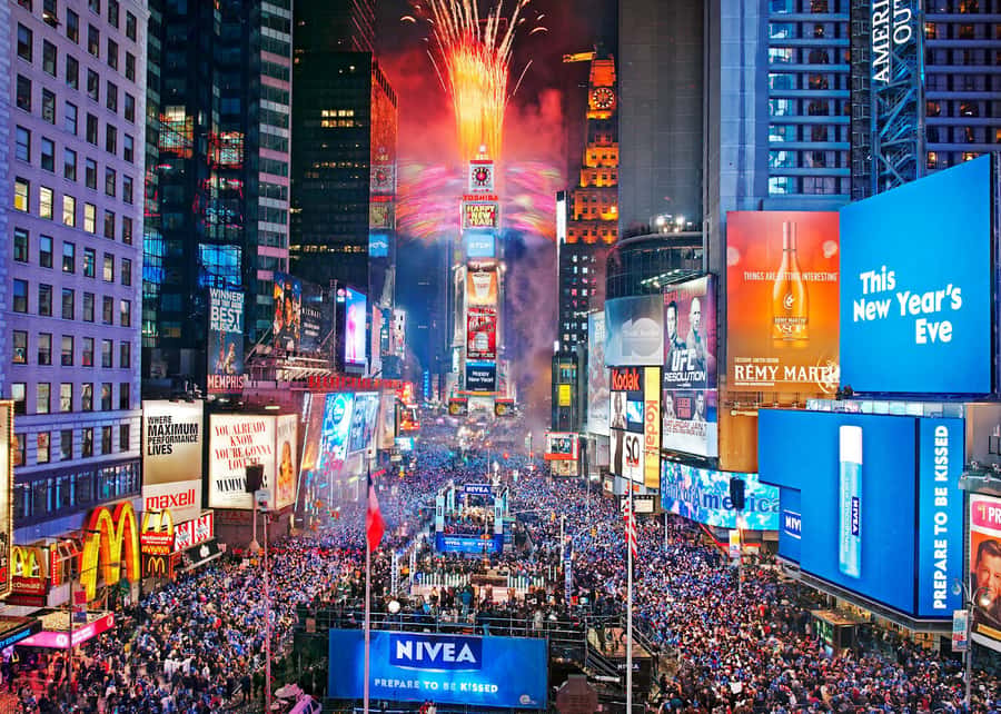 New York City: Guided Private Glass-Top Bus Tour at Night - Why a night bus is a smart way to meet New York