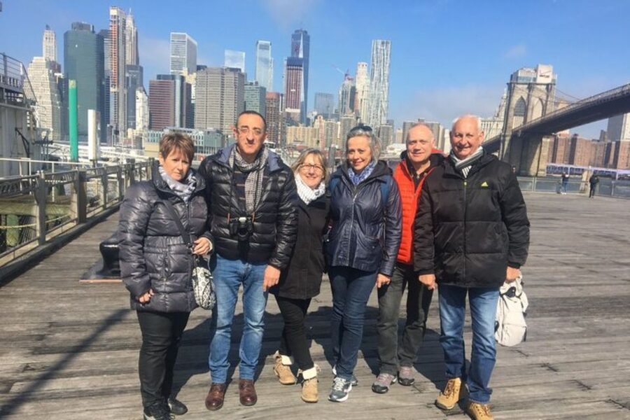 New York: City highlights Private Guided Walking Tour - Major sights, museum exteriors, and photo stops