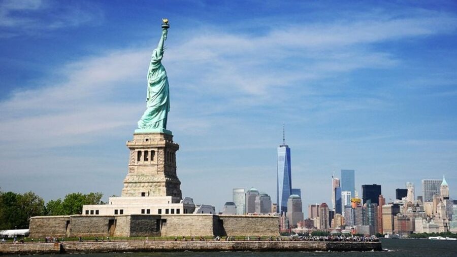 New York City: History of Lower Manhattan Walking Tour - Finishing with a New York-style slice