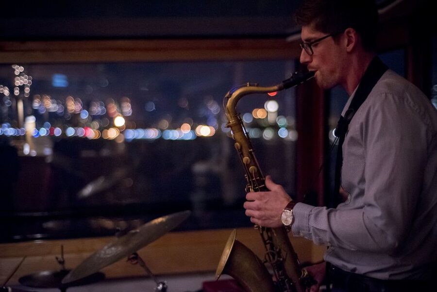 New York City: Holiday Jazz Classic Motor Yacht Cruise - What the 90 minutes feel like