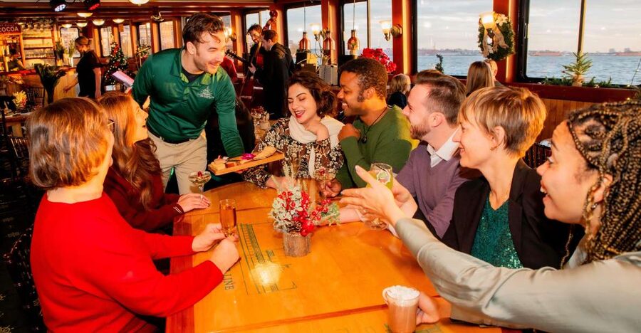 New York City: Holiday Jazz Classic Motor Yacht Cruise - Making the most of your evening