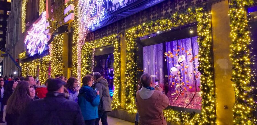 New York City: Holiday Lights Extravaganza Walking Tour - Taking the subway between the bright spots