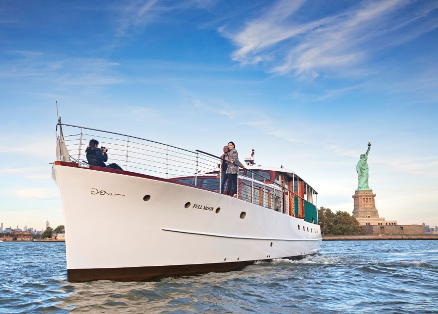 New York City: Mini Yacht Boat Ride with Sightseeing - Key points about the Yacht Full Moon cruise