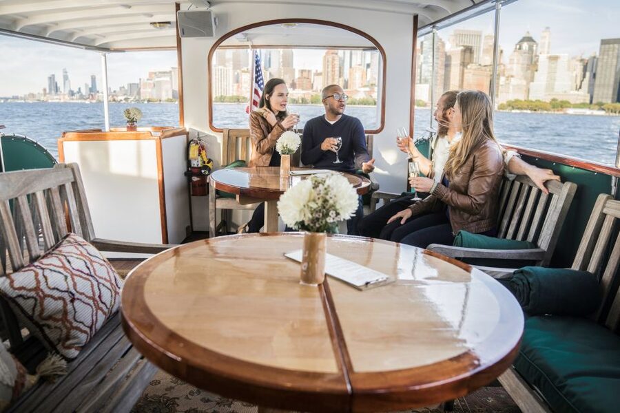 New York City: Mini Yacht Boat Ride with Sightseeing - Choosing between the covered deck and open bow