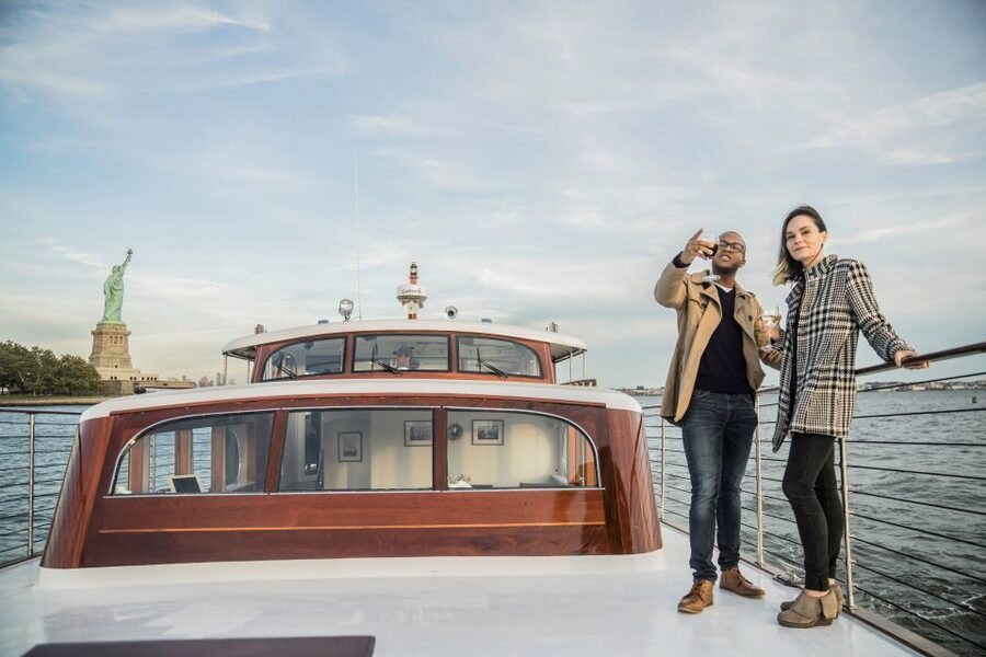 New York City: Mini Yacht Boat Ride with Sightseeing - A drink and light hors d’oeuvres