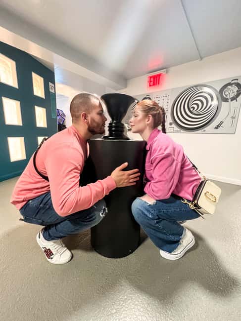 New York City: Museum of Illusions Entry Ticket - Holograms and the Science Behind the Tricks