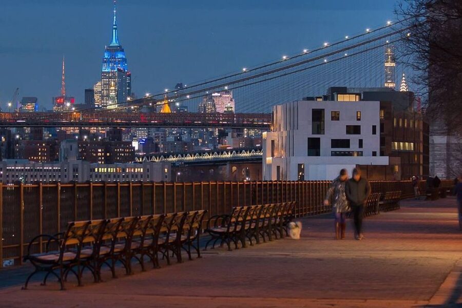 New York City: Night Skyline Bus Tour with Pizza Slice - Why this night tour works for first-time visitors