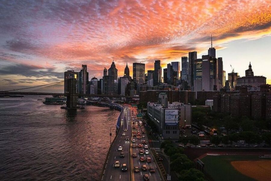 New York City: Night Skyline Bus Tour with Pizza Slice - The Manhattan drive through Hell’s Kitchen, Hudson Yards, Chelsea, SoHo, and Chinatown