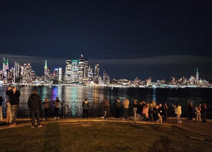 New York City Night Views - A panoramic hop-on-hop-off tour - Passing the Empire State Building and returning to Manhattan