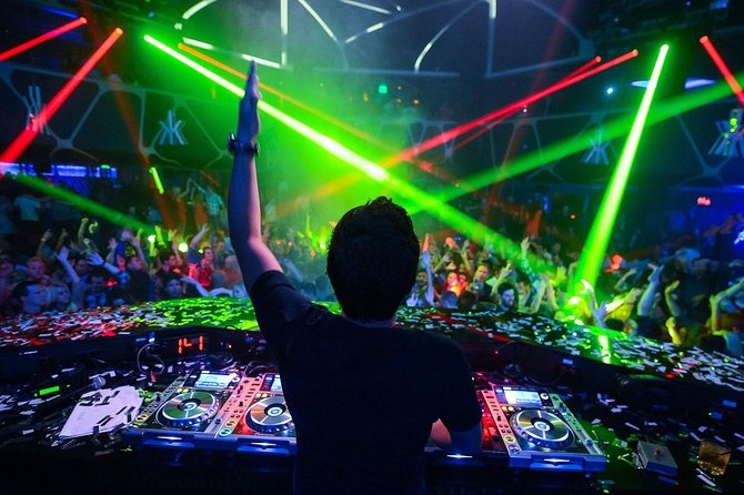 New York City Nightclub Tour - Priority entry and the velvet rope
