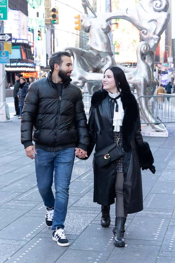 New York City: Photoshoot - Times Square - Rockefeller Plaza adds a calmer New York backdrop