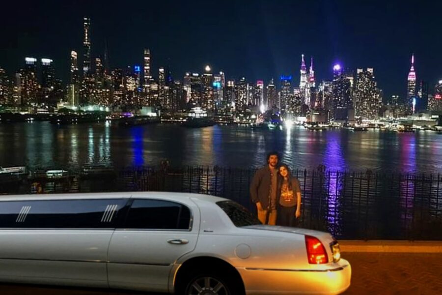 New York City: Private Manhattan Limousine Tour - Comfort, drinks, music, and vehicle rules
