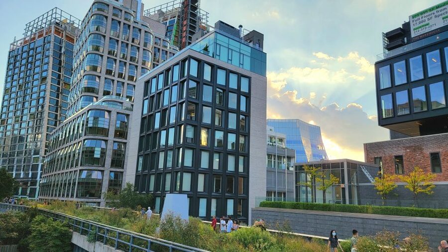 New York City: Secrets Of High Line Park Walking Tour - The Meatpacking District before the makeover