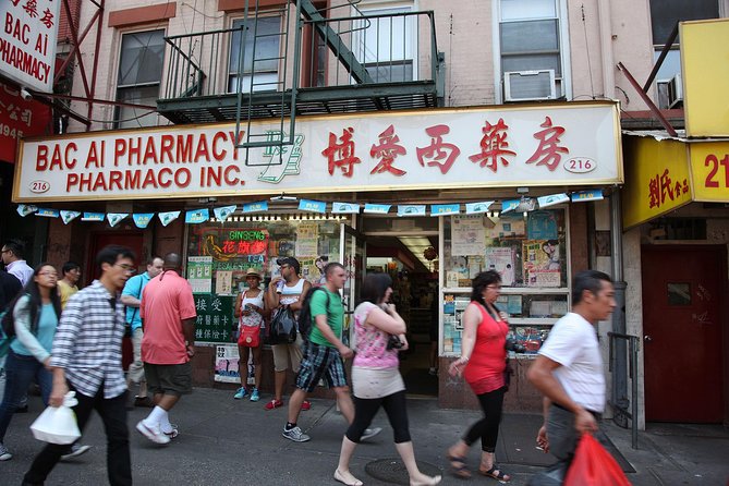 New York City Sightseeing Tour by Coach - Five minutes in Little Italy and Chinatown