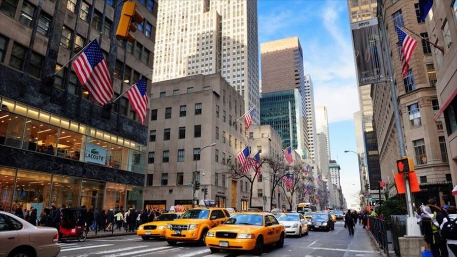 New York City: Sightseeing Walking Tour with Food Tastings - The guides are the main value