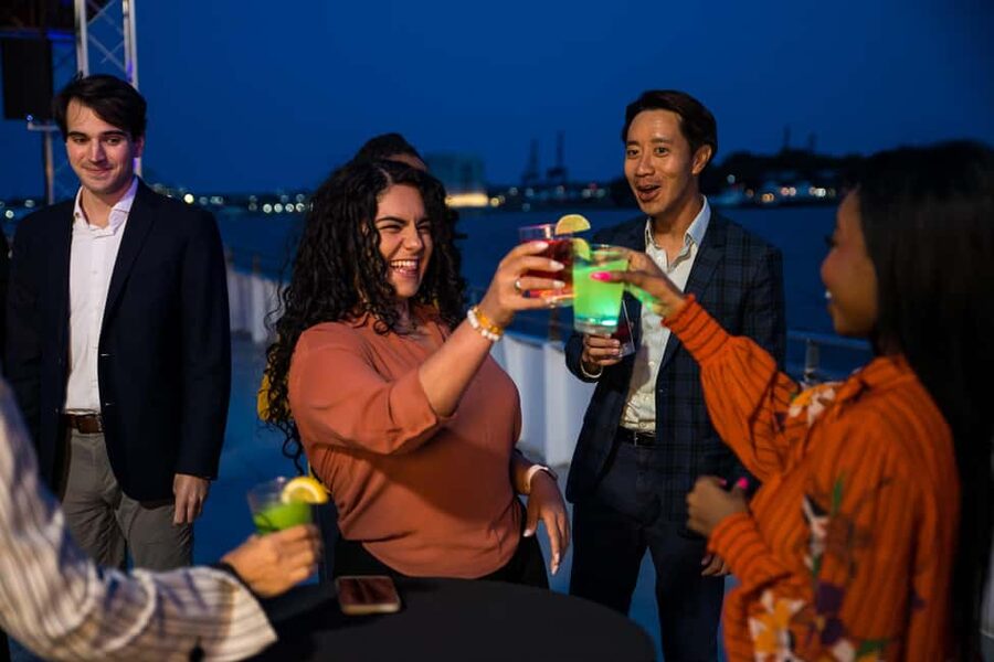 New York City: Sip 'N Groove Evening Cruise with Live DJ - Midtown views: the Empire State Building, Chrysler Building, and Hudson Yards