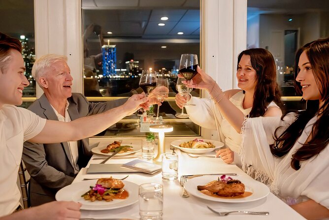New York City Skyline Dinner Cruise - Music, entertainment, and commentary