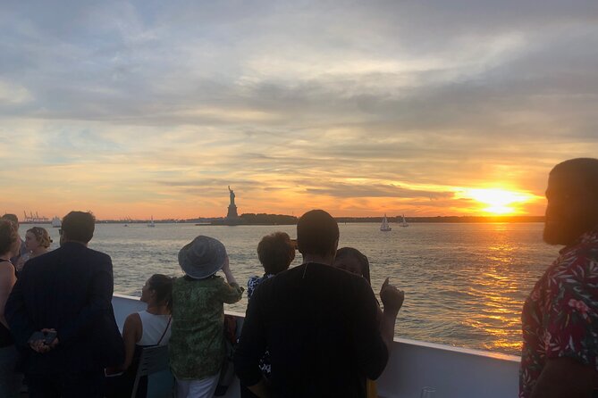 New York City Skyline Sunset and Night Cruise - Music, Commentary, and the Onboard Mood