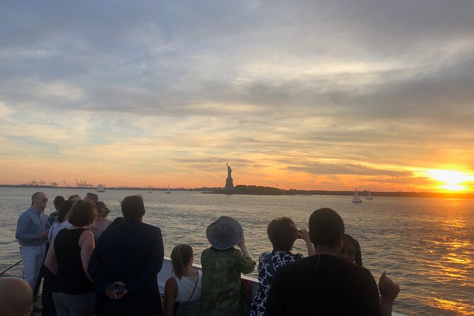 New York City Skyline Sunset and Night Cruise - The Cash Bar and What to Eat