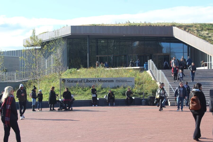 New York City: Statue of Liberty & Ellis Island Guided Tour - Who should book this tour?
