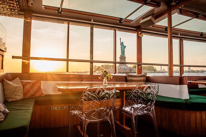 New York City Sunset Cruise on a Yacht - The highlights at a glance