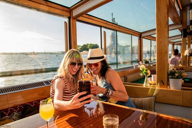 New York City Sunset Cruise on a Yacht - The yacht, seating, and onboard atmosphere
