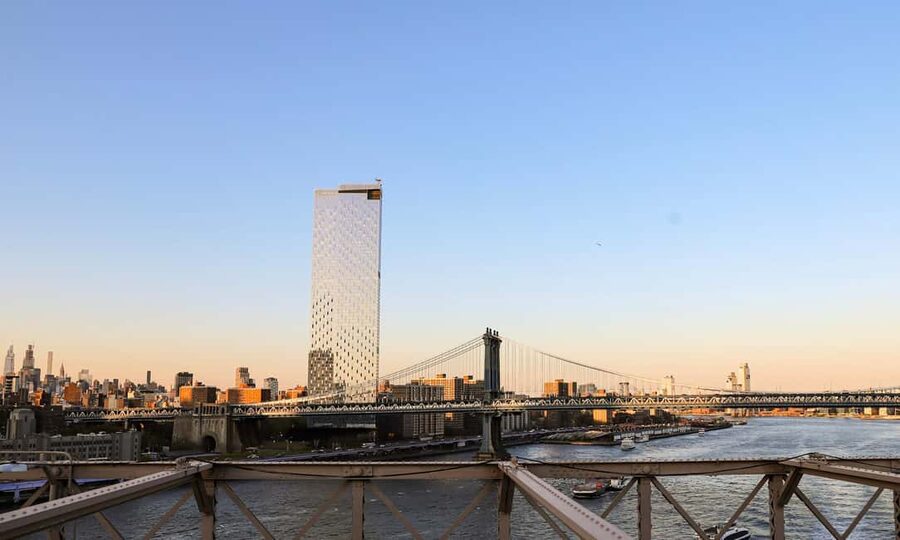 New York City Walk Tour Williamsburg DUMBO Brooklyn Bridge - Williamsburg beyond the headline
