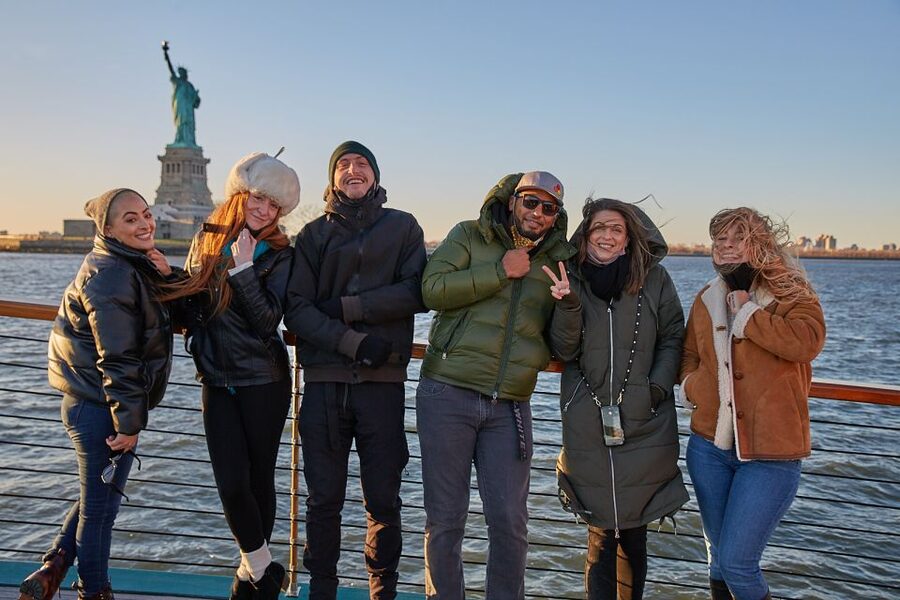New York City: Weekend Holiday Brunch Cruise - Should you book the weekend brunch cruise?