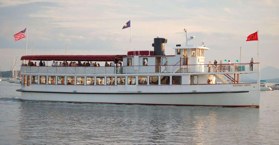 New York City: Weekend Holiday Brunch Cruise - Who should book this holiday cruise