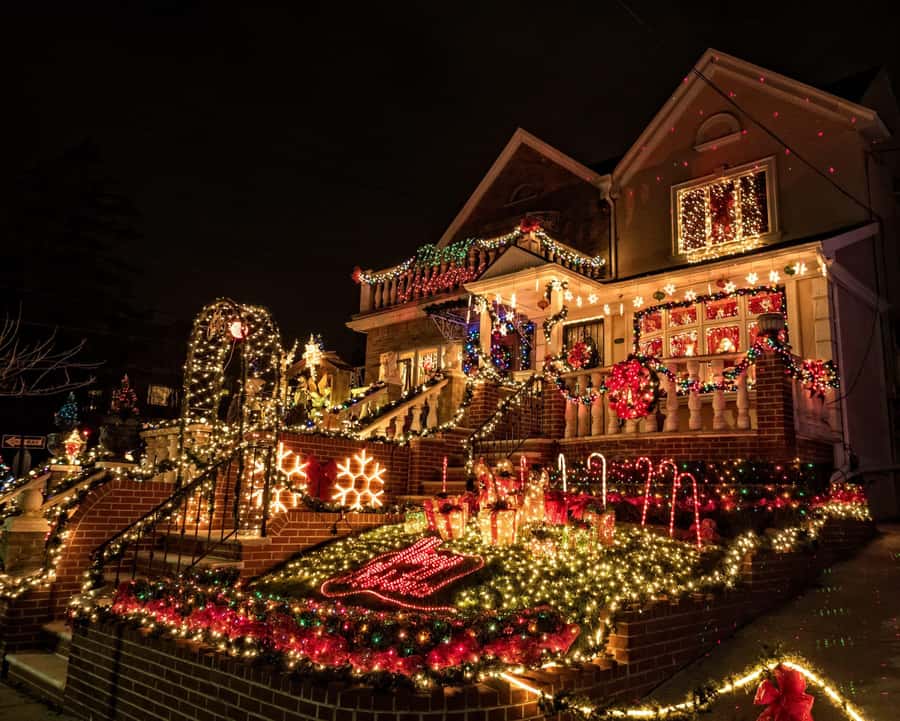 New York: Dyker Heights Christmas Lights Guided Tour - Meeting in Midtown and riding south