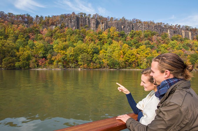 New York Fall Foliage Sail up the Hudson River - Reaching the Palisades Cliffs near Fort Lee