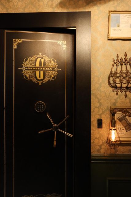 New York: Guided Walking Tour to Hidden Speakeasies - The small group changes the experience