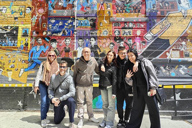 New York: Harlem tour and Gospel service - The Apollo Theater and Harlem’s musical memory