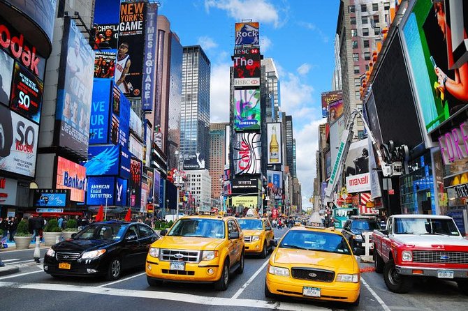 New York in One Day Guided Sightseeing Tour - The 9/11 Memorial and the Survivor Tree
